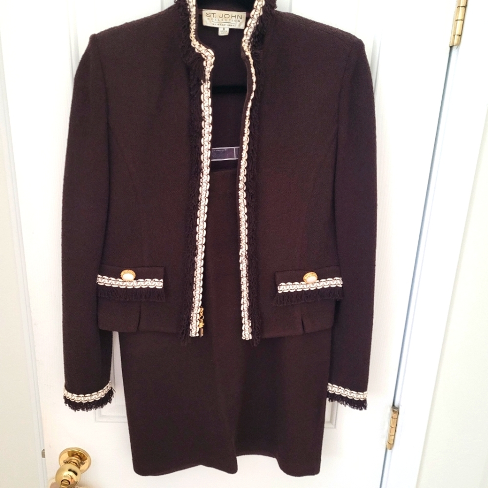 SIZE 8 St. John SUIT in CHOCOLATE BROWN